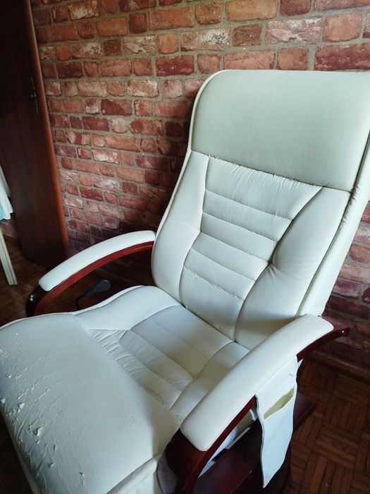 Fotel masujący biały z pilotem