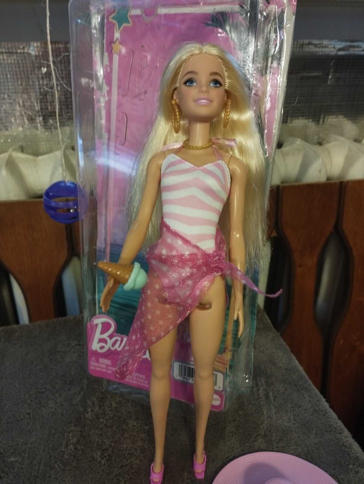 Lalka Barbie w stroju kąpielowym