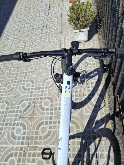 Bicicleta BTT Cross Country RACE 700 com talão digital.