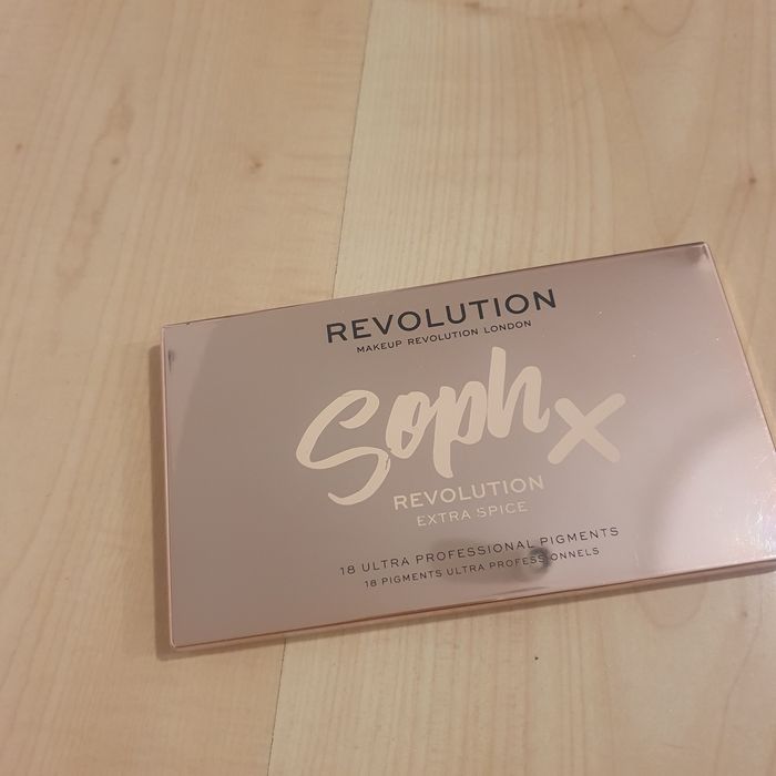 Paletka cieni Revolution