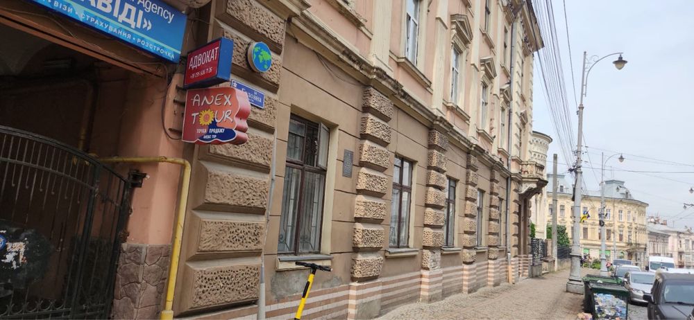 Комерційне приміщення центр міста вул. Головна 14 площа 200 кв.м