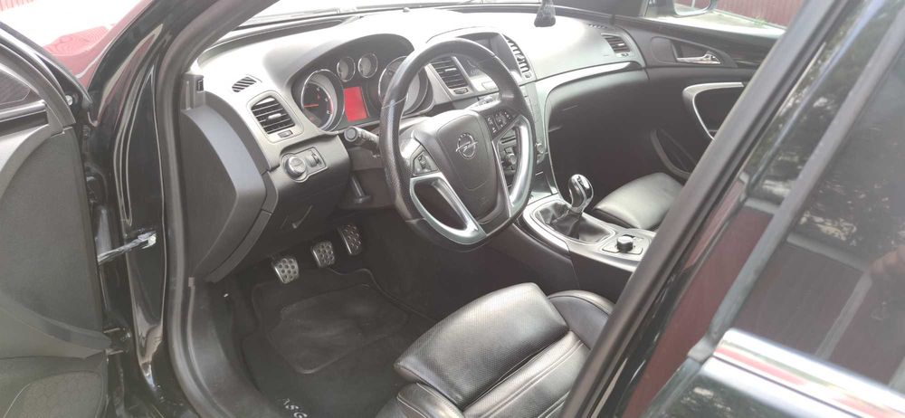 Opel Insignia - wersja Sports Tourer. Bogate wnętrze! Fotele Recaro
