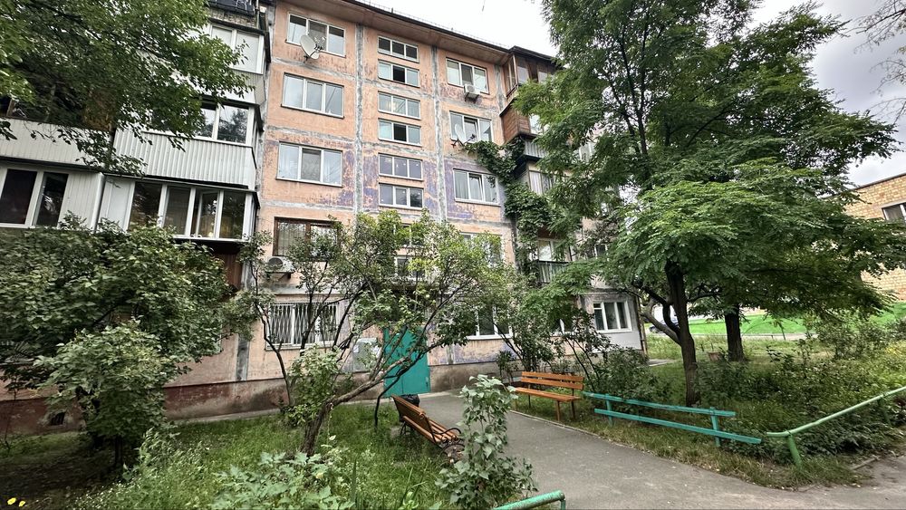 Продам 2 кімн квартиру 45 м.кв Харківське шоссе Дарницька площа