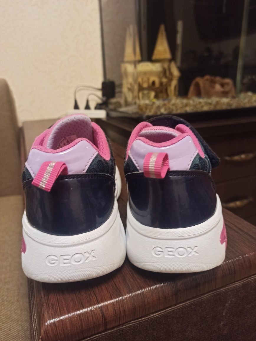Оригінал CEOX кросівки для дівчинки,34 розмір, устілка 22.5 см