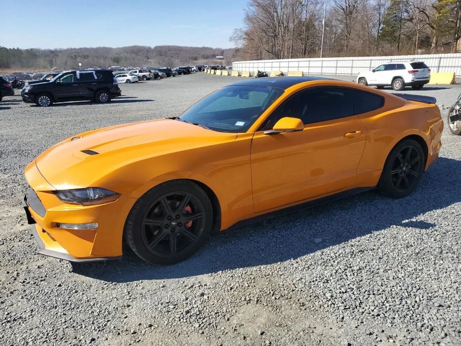 Ford Mustang Piękny kolor 2.3L Ecoboost w transporcie do Polski
