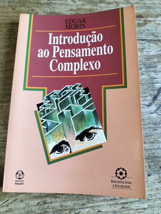 Livro do autor Edgar Mourin - Introdução ao Pensamento Complexo.