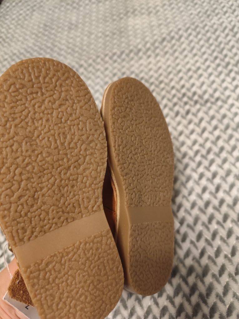 Nowe urocze buty skórzane, next r.24