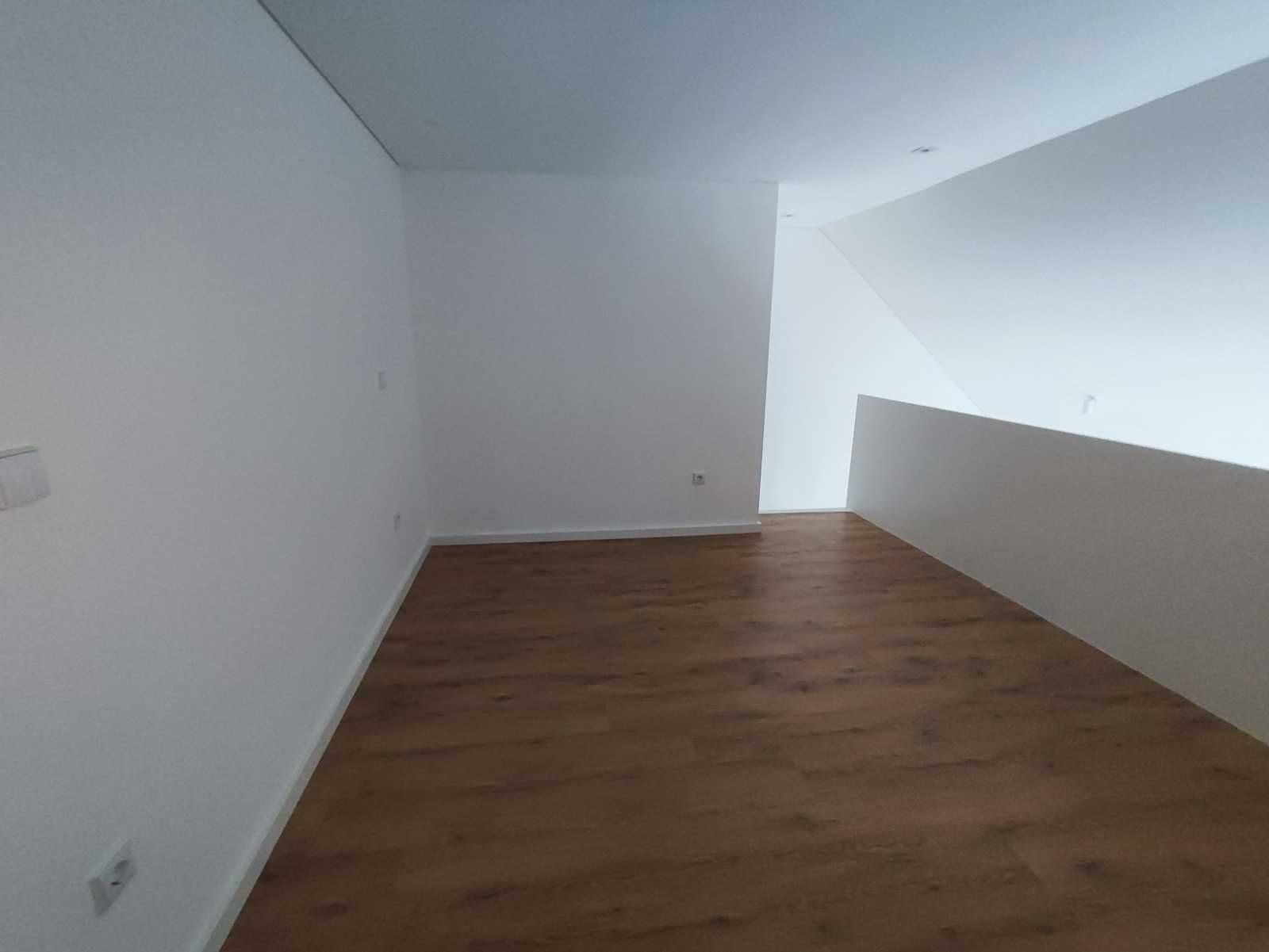 Apartamento T2 Duplex Novo c/ Terraço - Amial