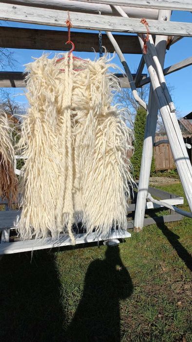 Гуня гуцульська,жилетка з овчини