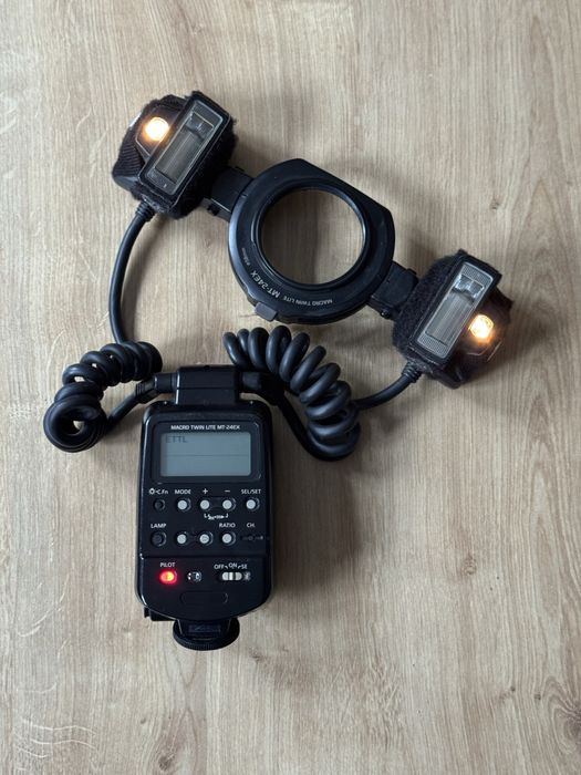 Спалах для макро зйомки Canon MT-24EX