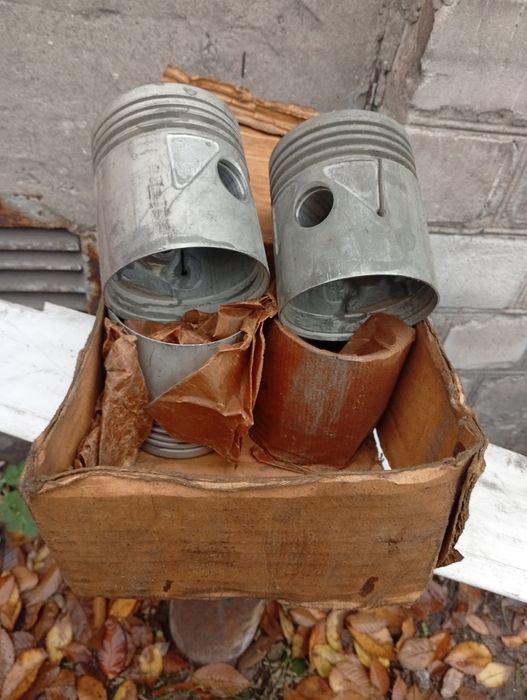 Продам новые поршня