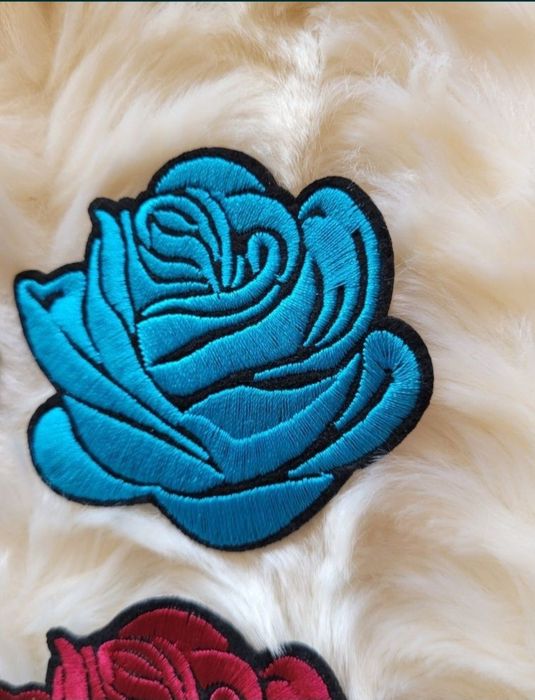Śliczna Naszywka Naprasowanka Niebieska Róża Haftowana