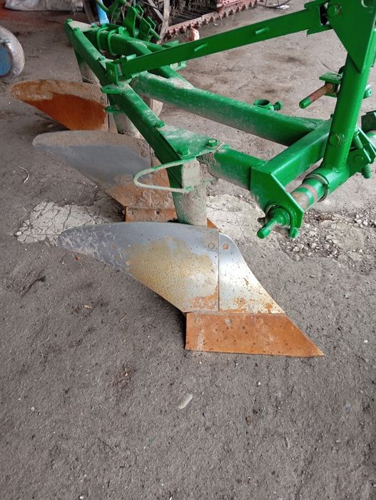 Продам польський плуг 3-30,3-35,грабалка,