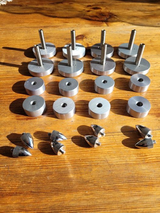 Kolce głośnikowe  szpilki do standy podstawki srendy