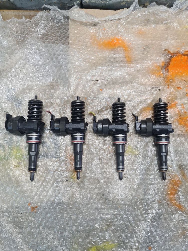 Насос форсунка форсунки VW Golf 4 Passat b5 Skoda Octavia 038130073J
