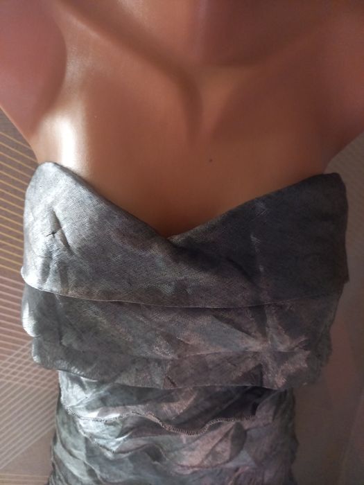 Нарядное  серое платье