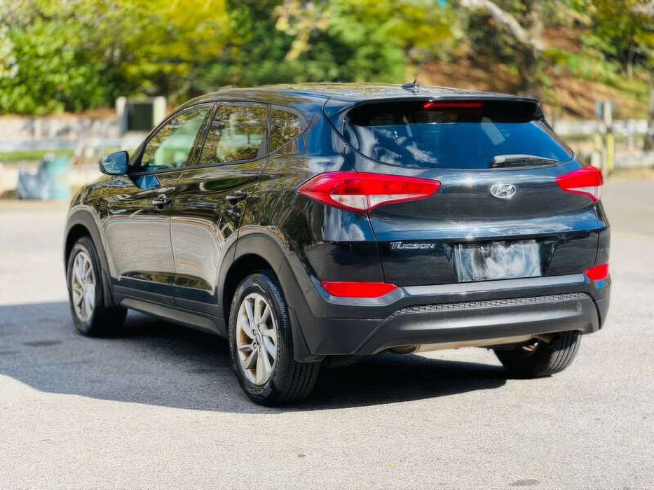 Hyundai Tucson SE      2017