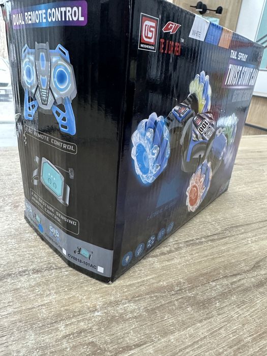 Машинка на радіокеруванні