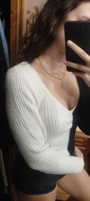Malha da Zara metade preta, metade branca