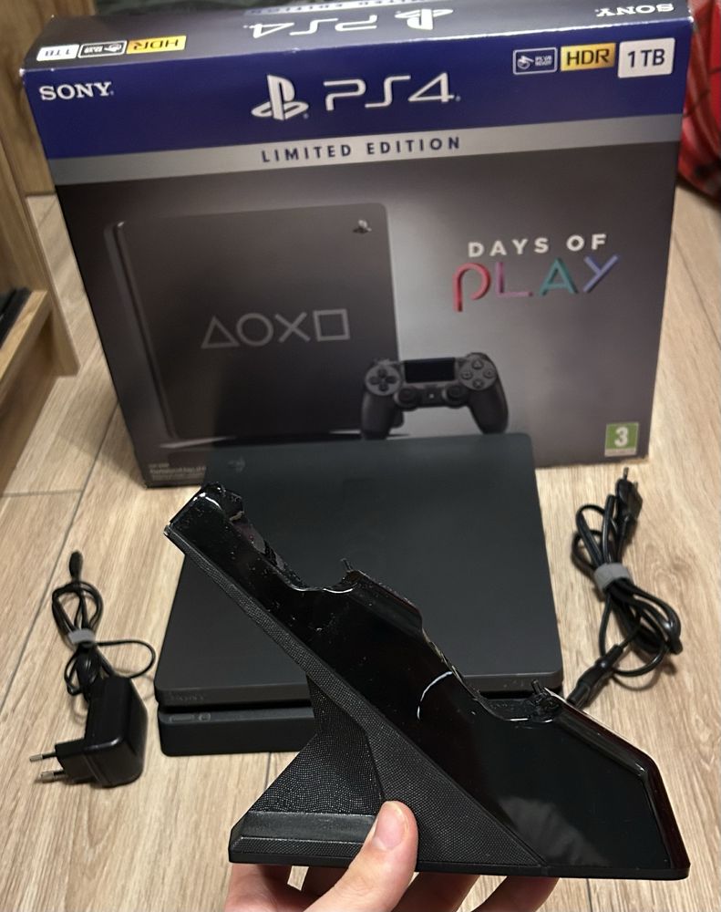 Konsola PlayStation 4 Days Of Play Limited Edition + Gra + Ładowarka
