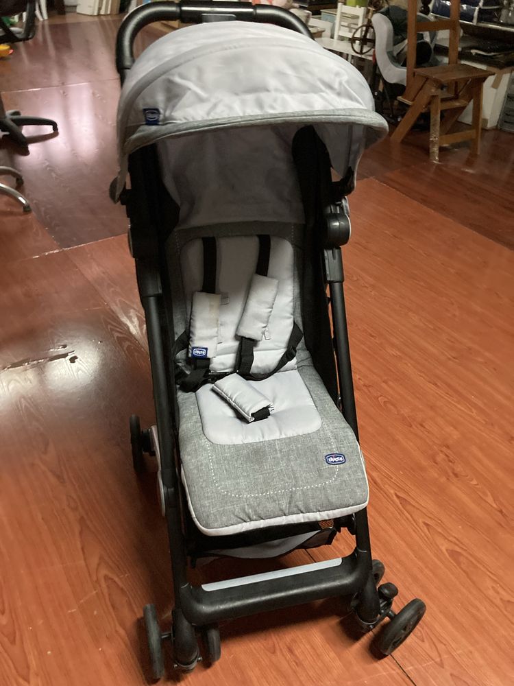 45 €  carinho de bebe  usado esta bem conservado