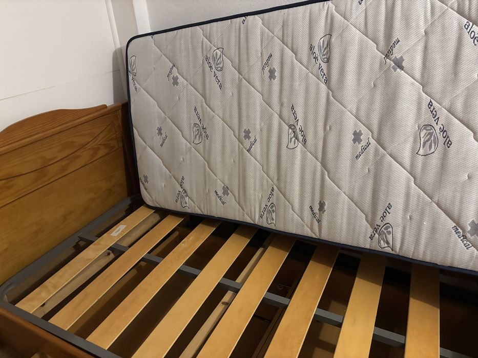 Cama solteira com colchao