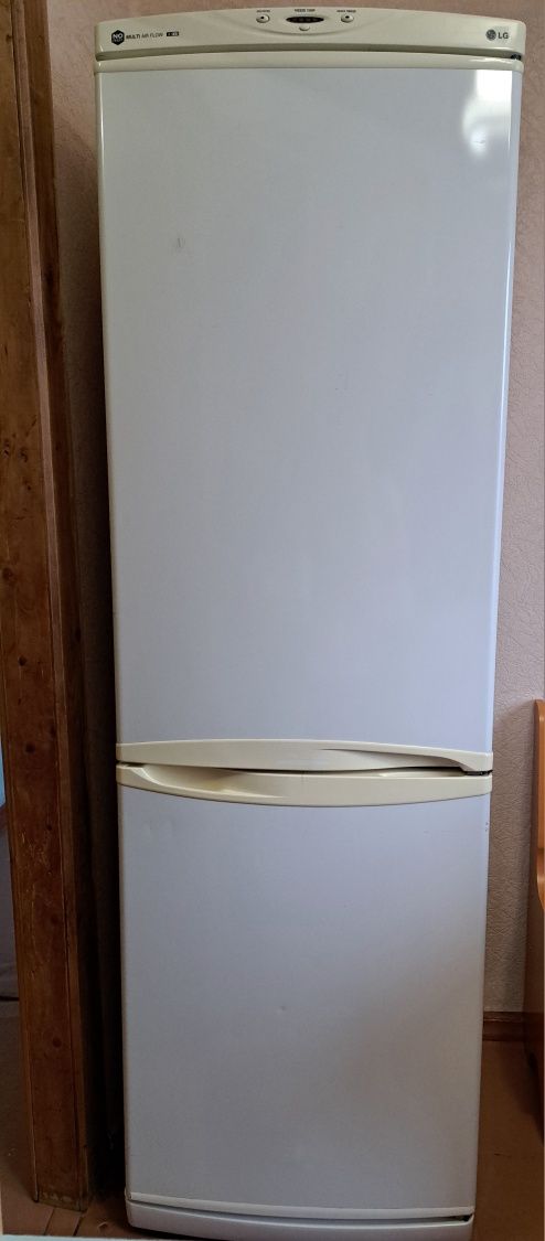 Холодильник LG белый