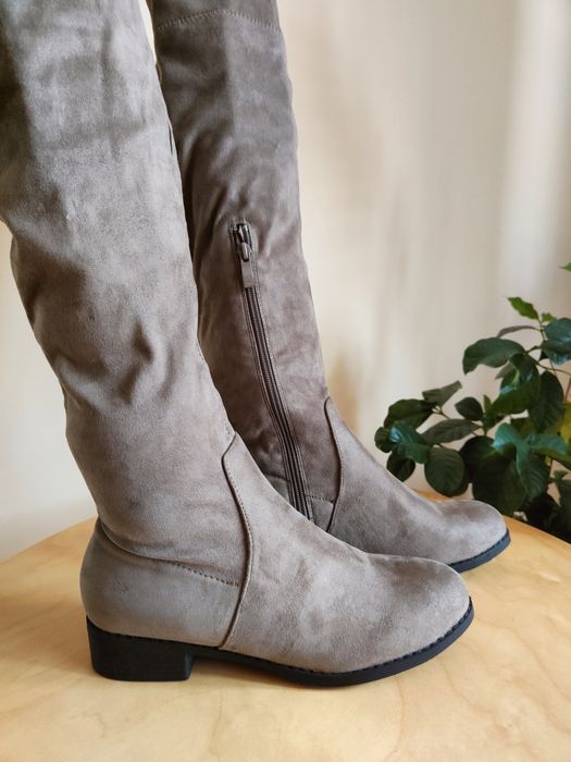 Kozaki zamszowe za kolano r. 39