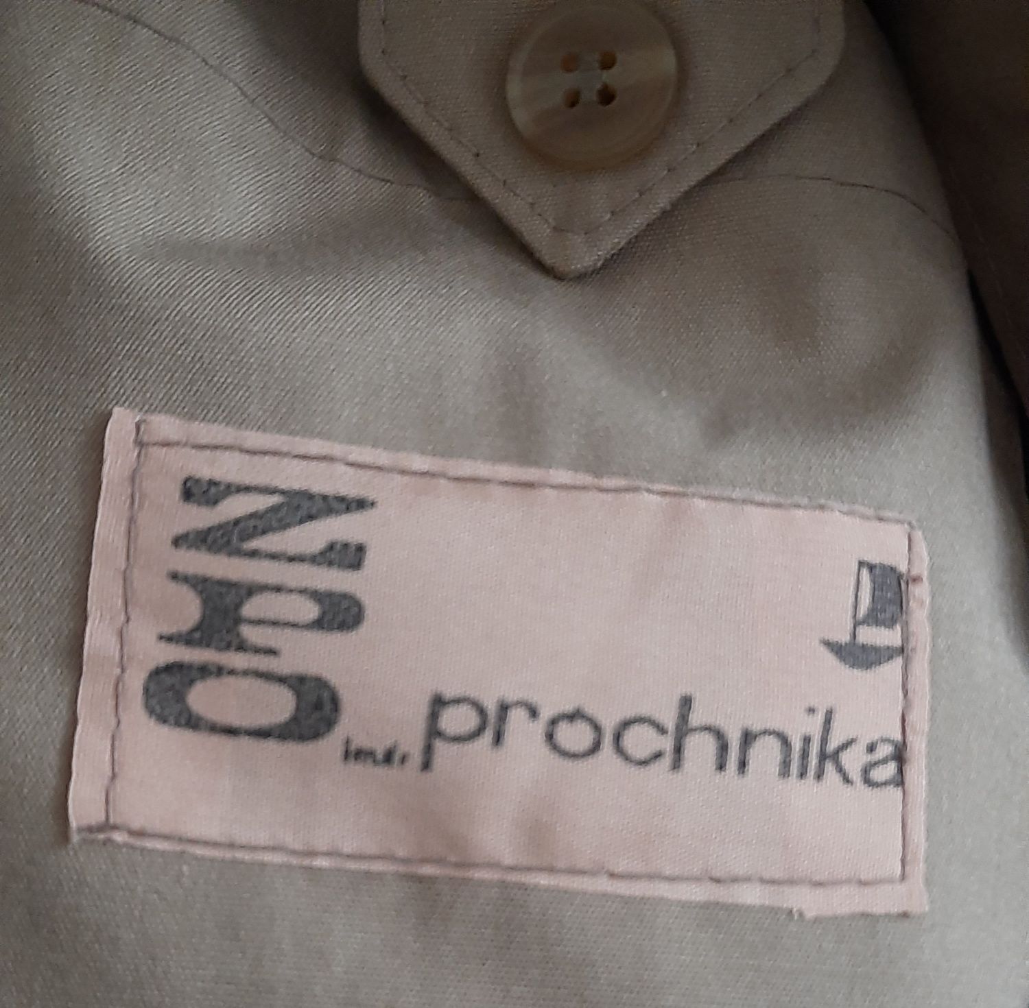 Beżowy męski płaszcz z podpinką i paskiem ZPO Próchnika