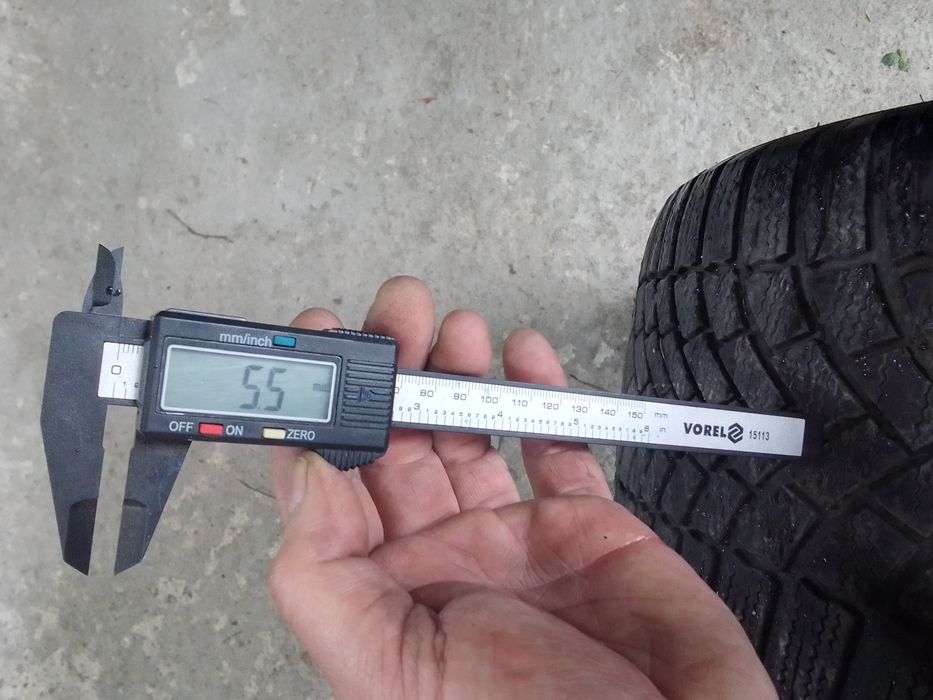 Cena za 2 Opony zimowe 235/45r18 BRIDGESTONE 2023r