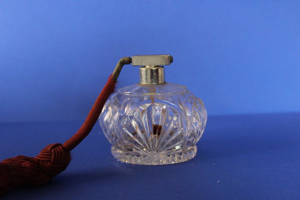 Frasco de perfume em vidro decorado anos 40 /50