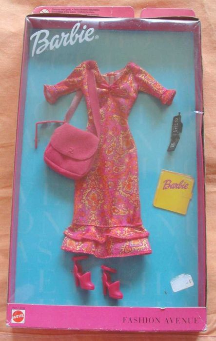 Antigos conjuntos roupa e acessórios p/ bonecas Tucha Barbie  ..