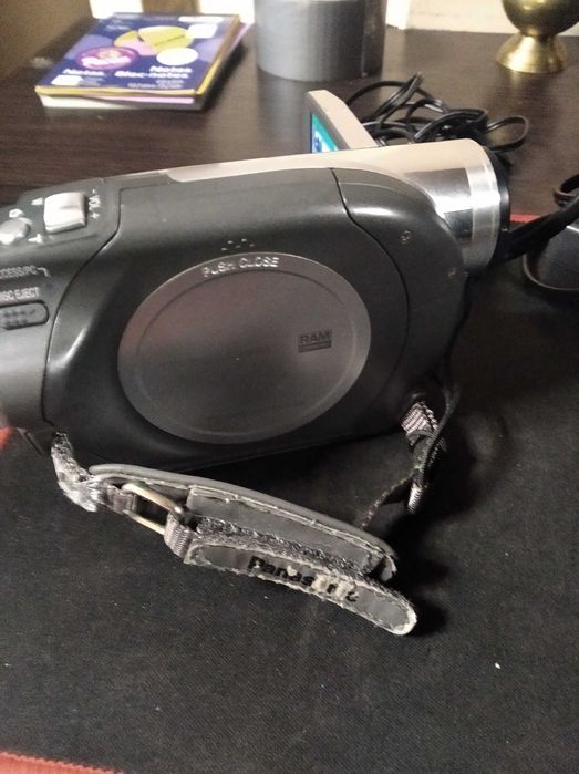 Продам видео камеру