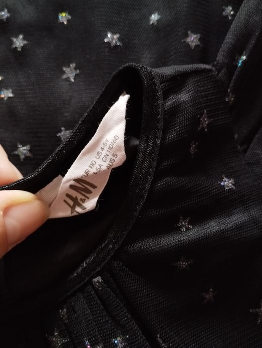 Czarna sukienka w srebrne gwiazdki tiul elegancka dla dziewczynki hm