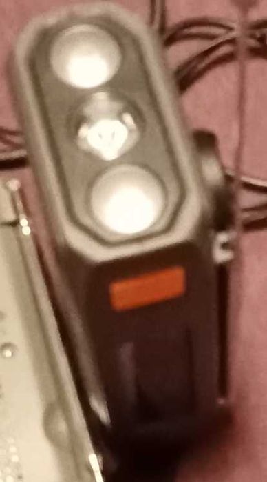 Radio não precisa de pilhas é solar não tem sol basta dar  á Manivela