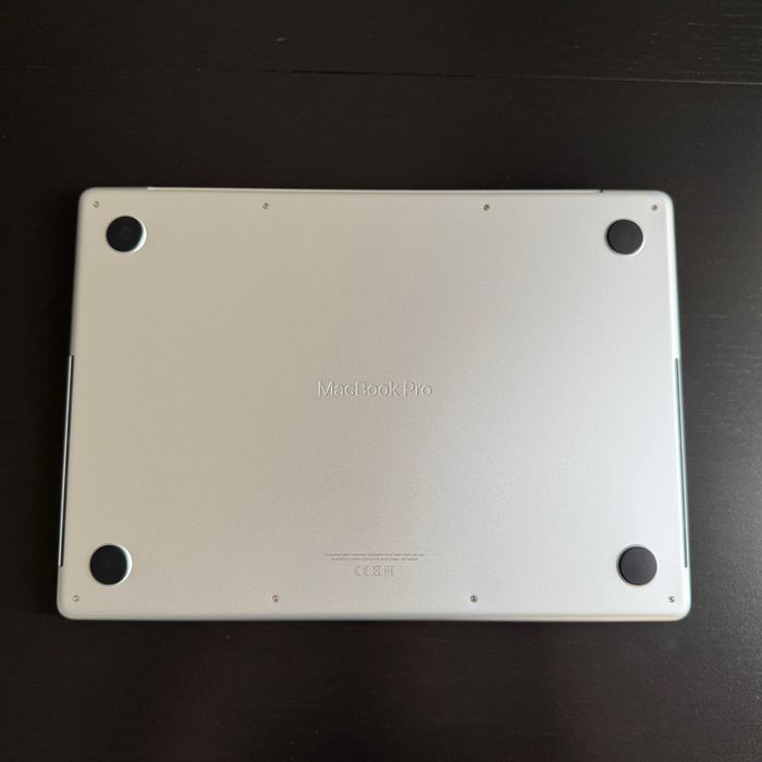 MacBook Pro 14, procesor M1 Pro 10 rdzeni, srebrny, 32GB, 1TB