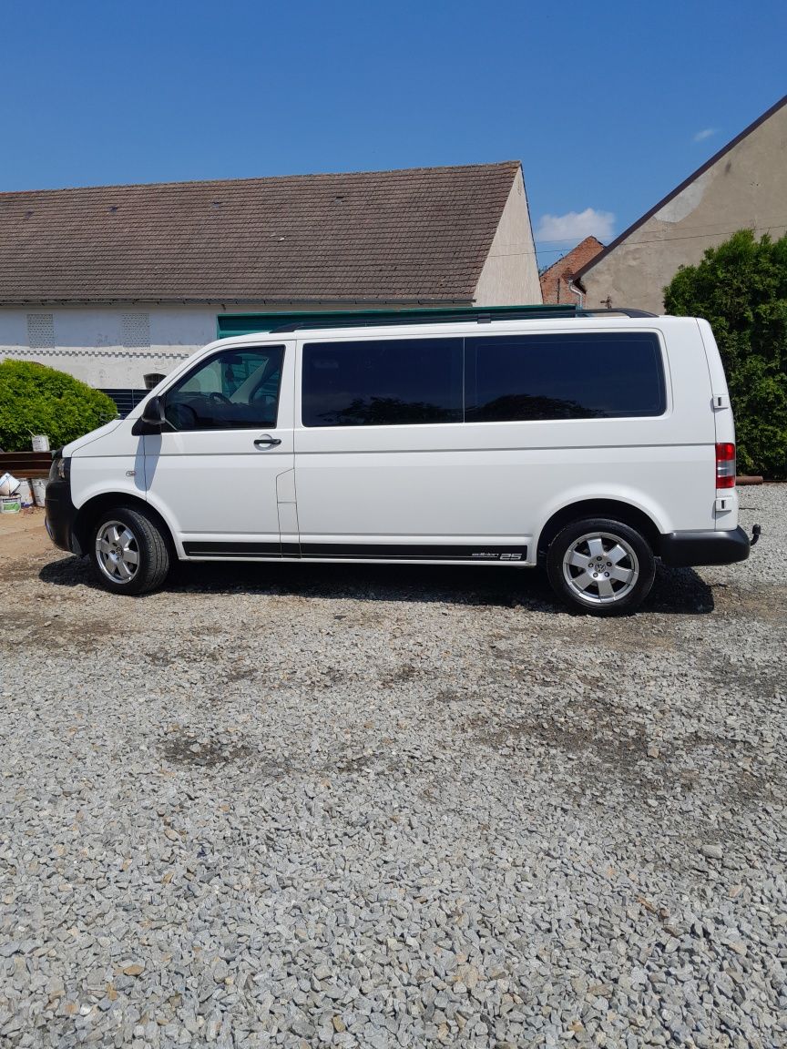Volzwagen transporter 8 osobowy  caravell multivan T5 long