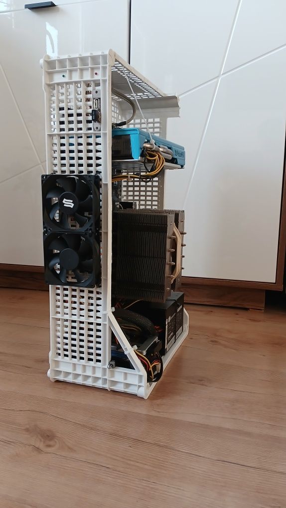 Komputer Stacjonarny AMD FX 4.2Ghz Ram 32Gb RX590 Ssd 500Gb HDD2T Wifi