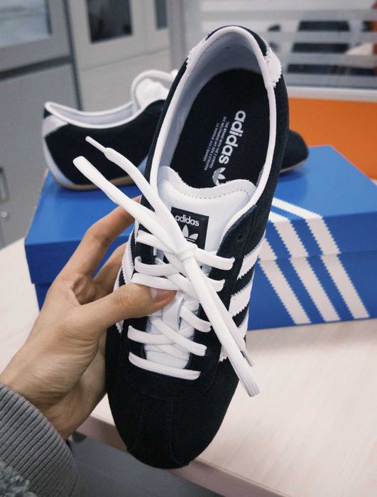 Buty-Trampk-adidas Tokyo Black White R.36