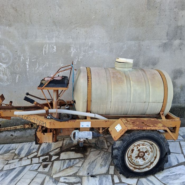 Reboque Cisterna Trator "varais" - 300 Litros