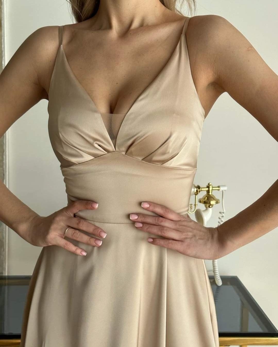 Sukienka beżowa długa Maxi 40/L satynowa bicotone balowa z rozcięciem