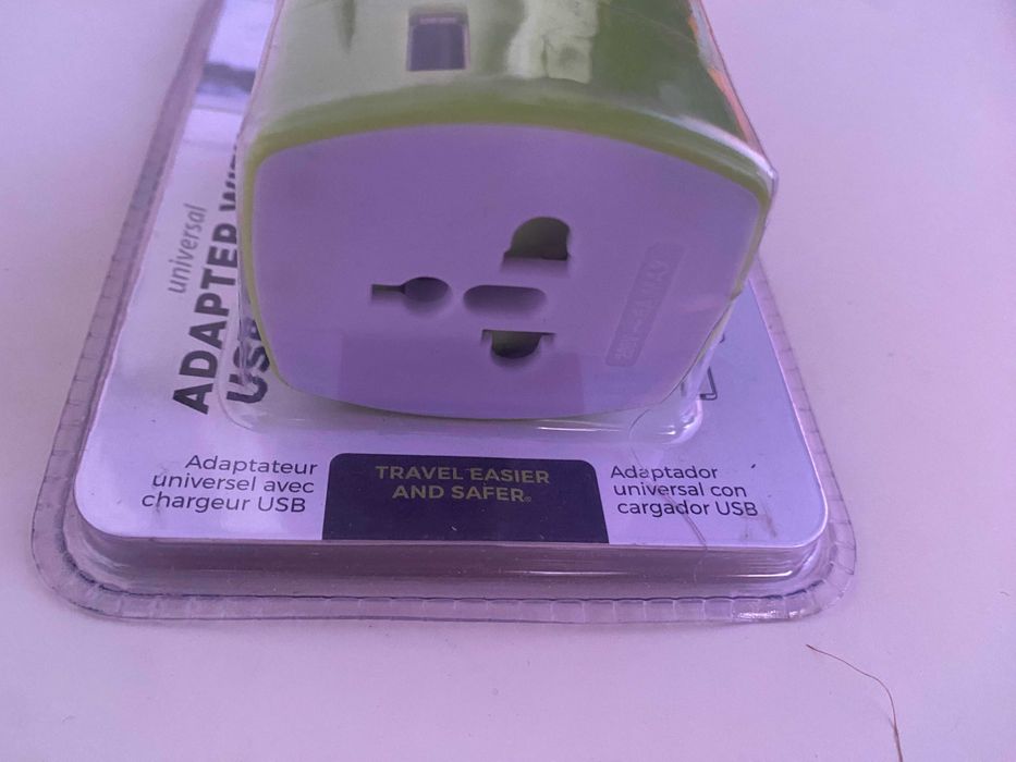 Adaptador universal com carregador USB