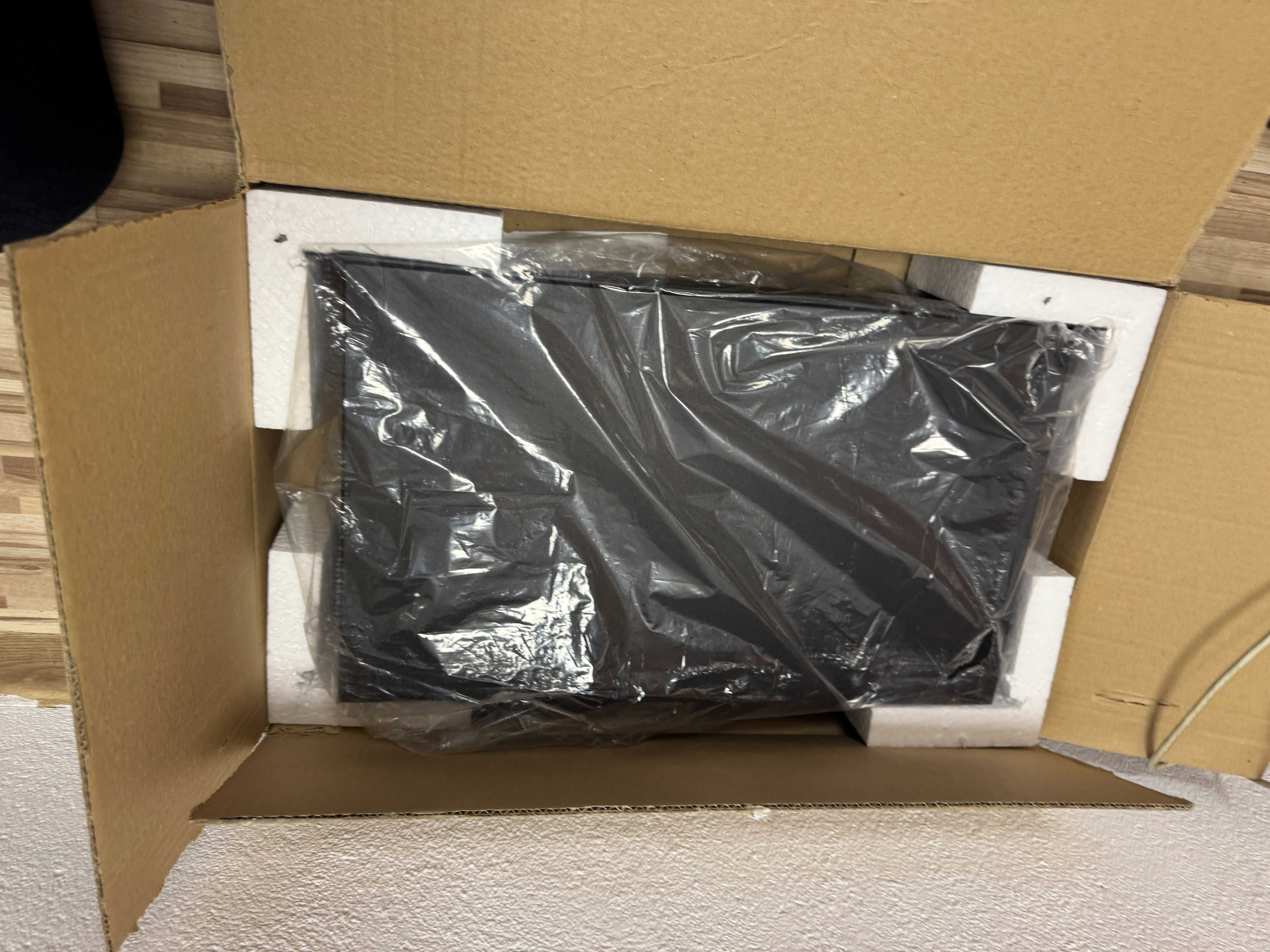 Switch PoE RSUPS54R dla 5 kamer, zasilacz buforowy  pulsar