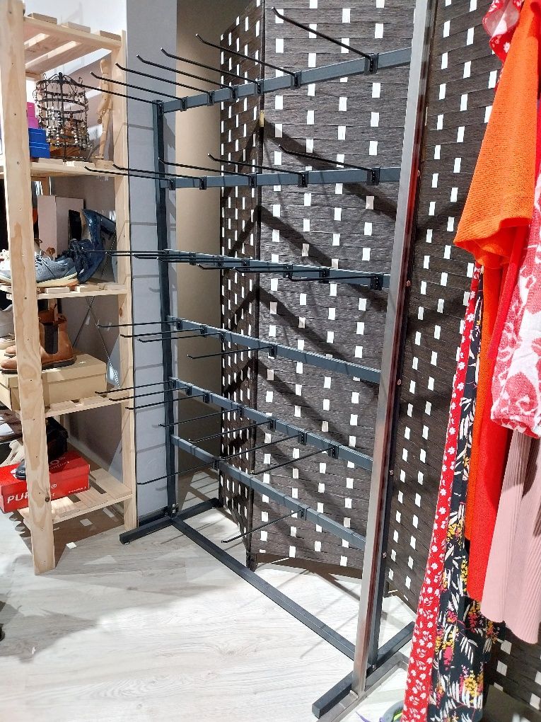 Suporte de metal para meias e outros acessórios