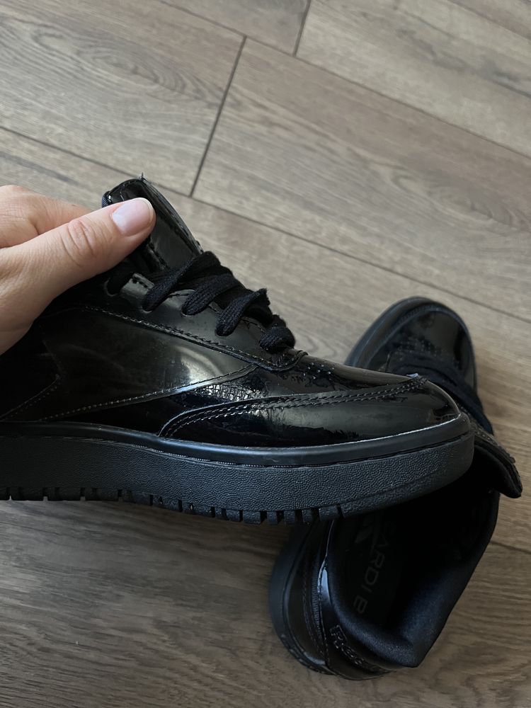 Жіночі оригінальні шкіряні кросівки (кеди) Reebok zara