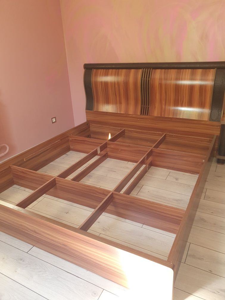 Комплект меблів у спальню кімнату