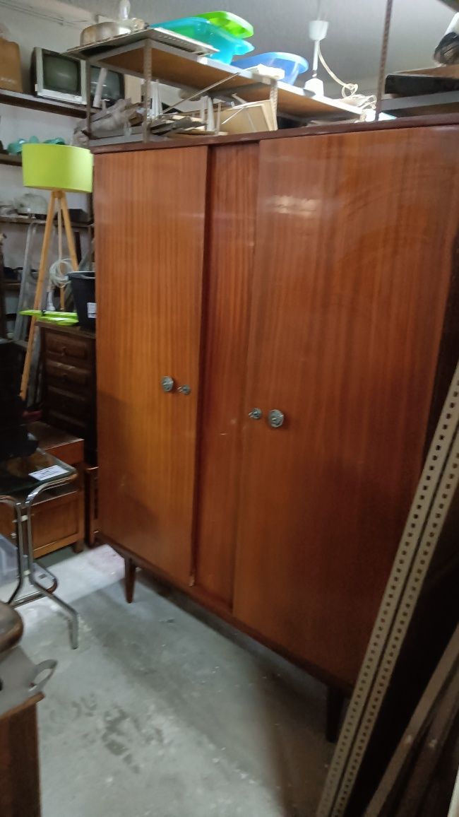 Guarda roupa pequeno duas portas