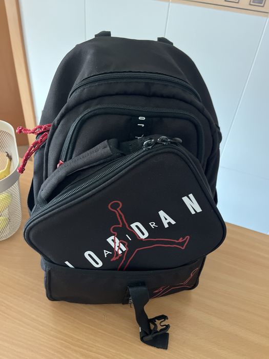 Mochila Jordan com lancheira térmica integrada
