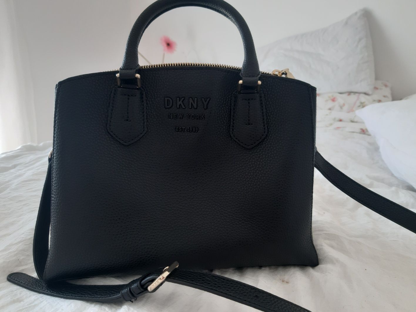 Mala DKNY pele Impecável