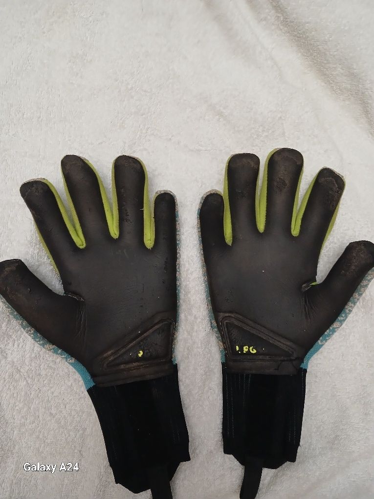 Рукавички adidas PREDATOR PRO воротарські ,р.7 , 8